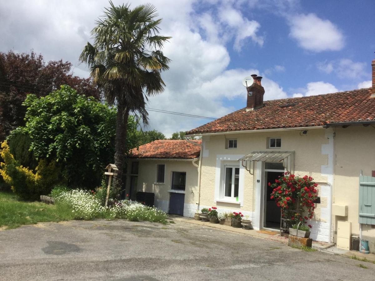 Vila The Little House Mezieres-sur-Issoire Exteriér fotografie